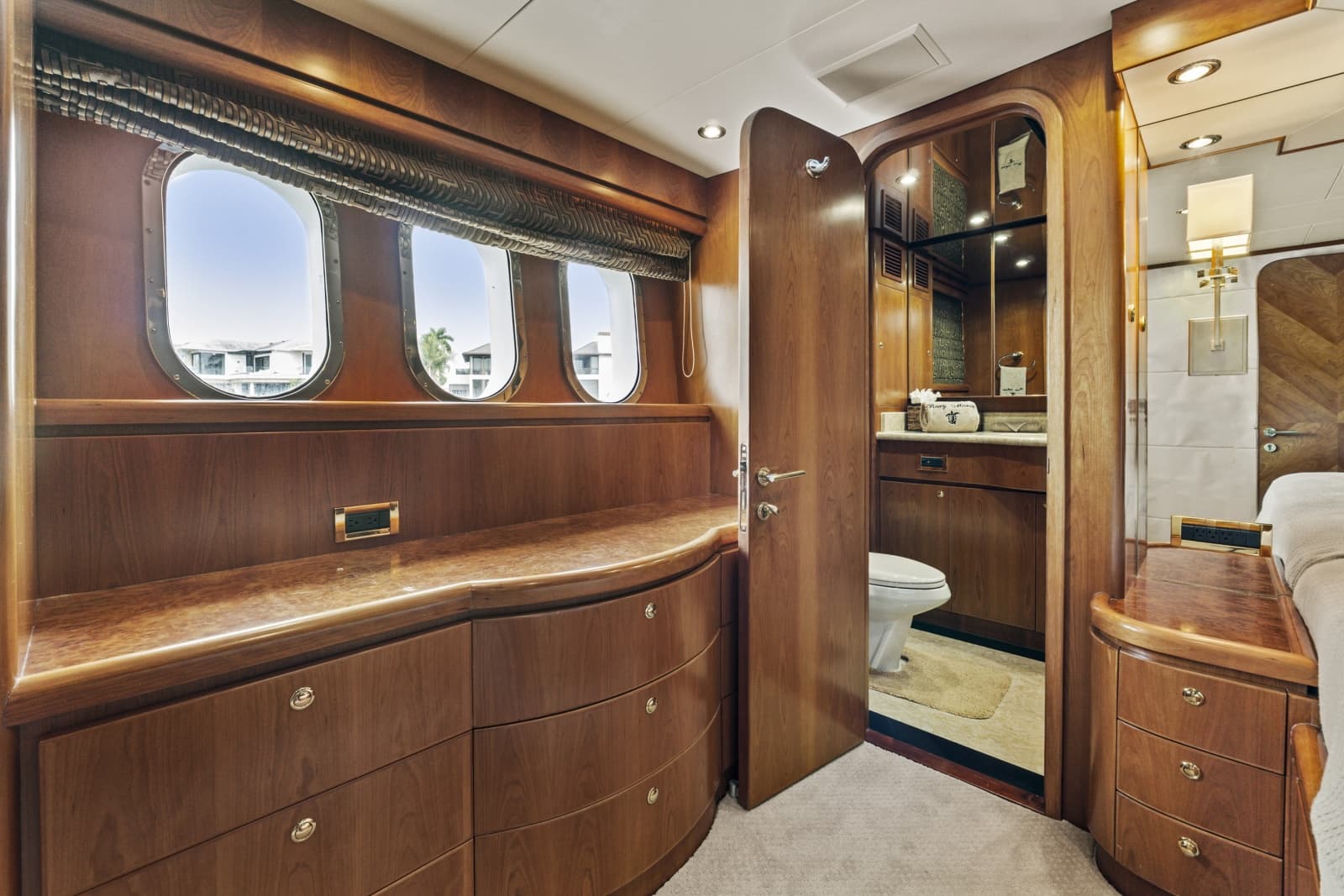 2007 Hargrave Flush Deck Motor Yacht - Photo 39