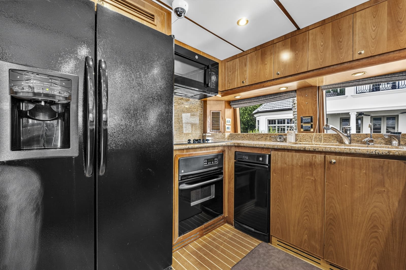 2007 Hargrave Flush Deck Motor Yacht - Photo 9