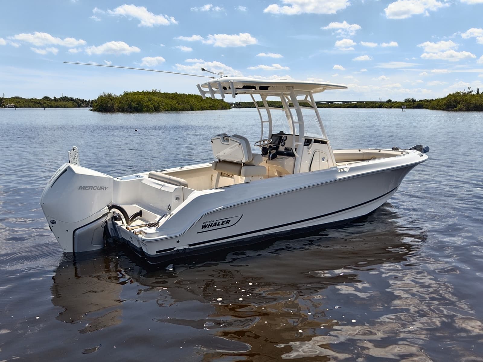 2022 Boston Whaler 230 Outrage - Photo 3