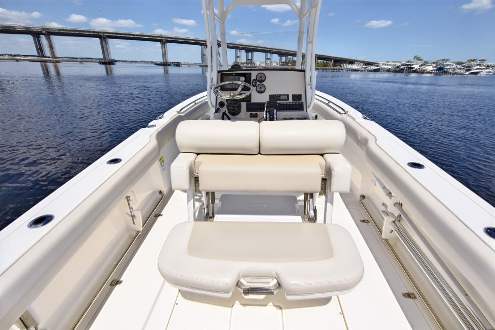 2022 Boston Whaler 230 Outrage - Photo 13