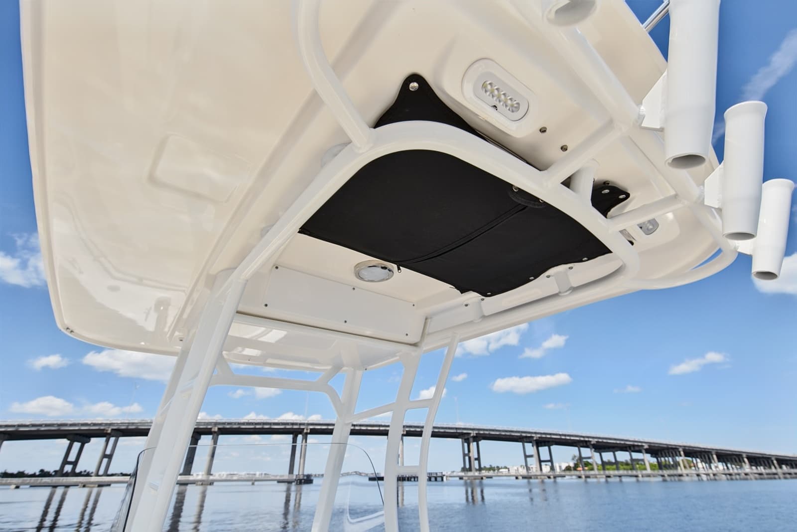 2022 Boston Whaler 230 Outrage - Photo 16