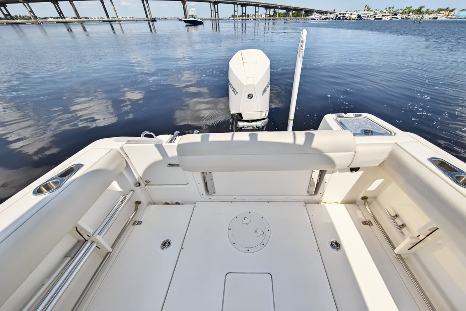 2022 Boston Whaler 230 Outrage - Photo 7