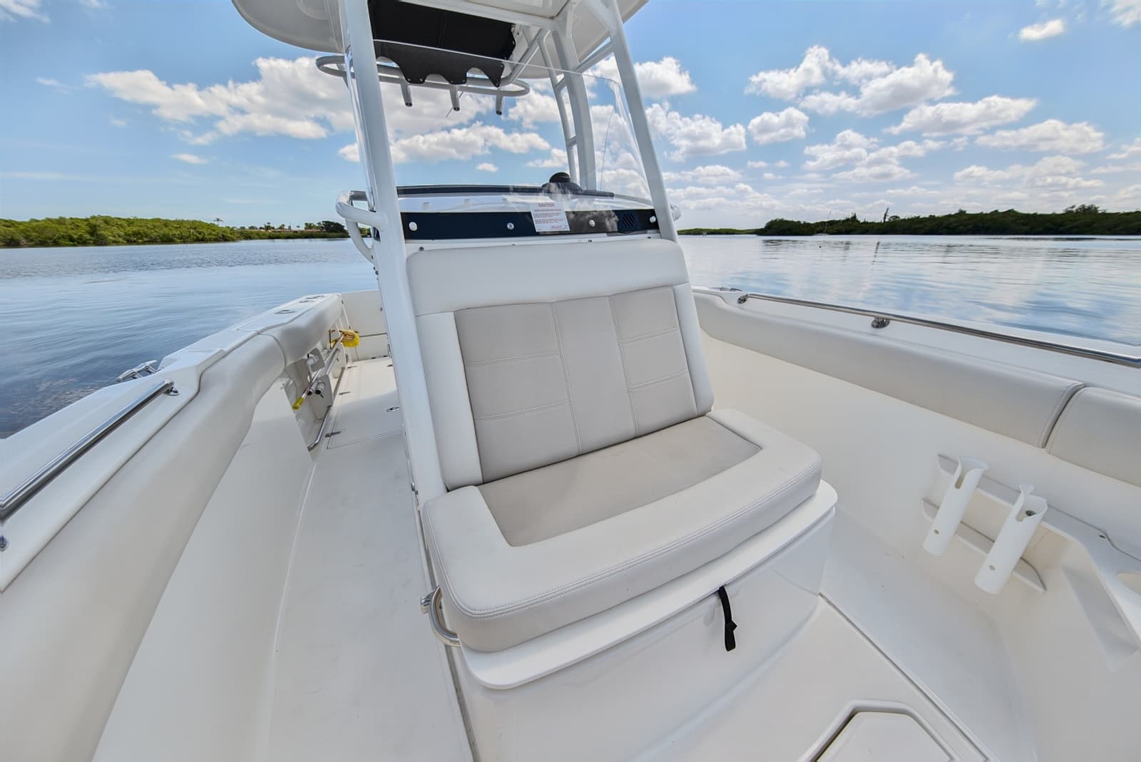 2022 Boston Whaler 230 Outrage - Photo 18