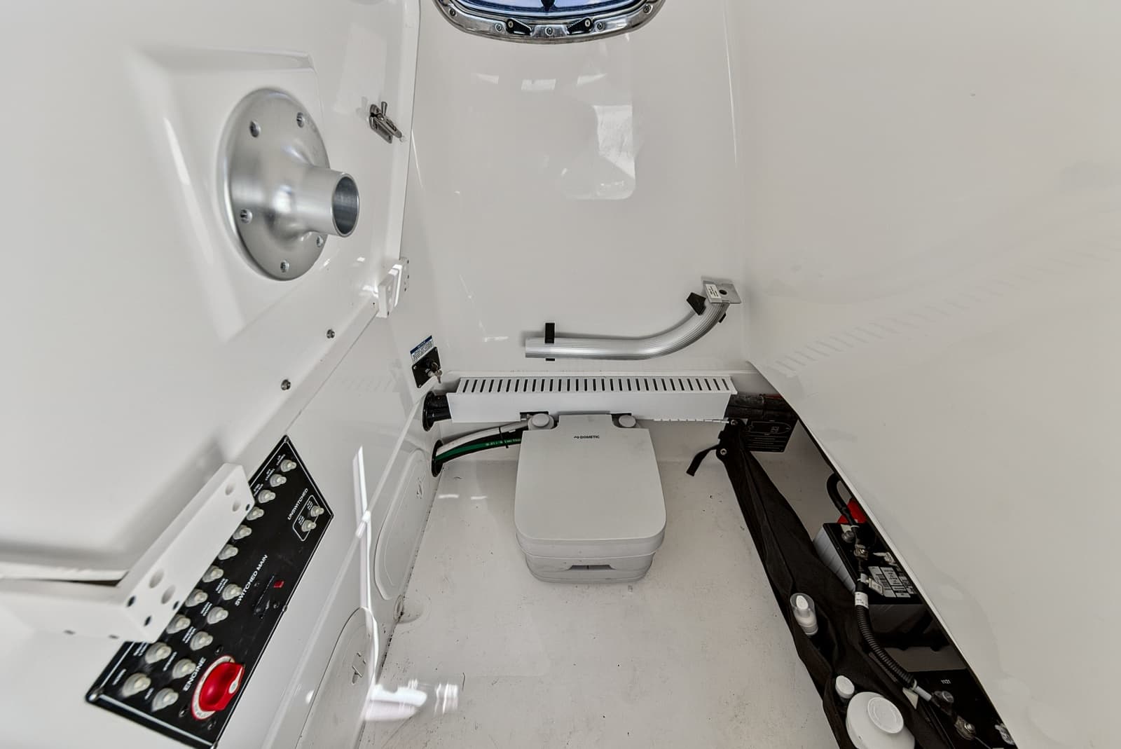 2022 Boston Whaler 230 Outrage - Photo 23