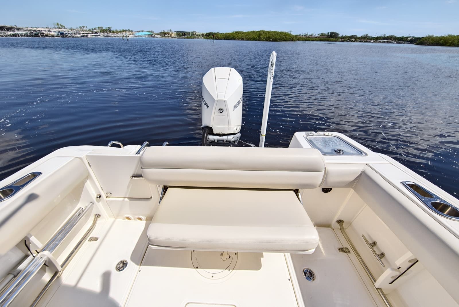 2022 Boston Whaler 230 Outrage - Photo 8