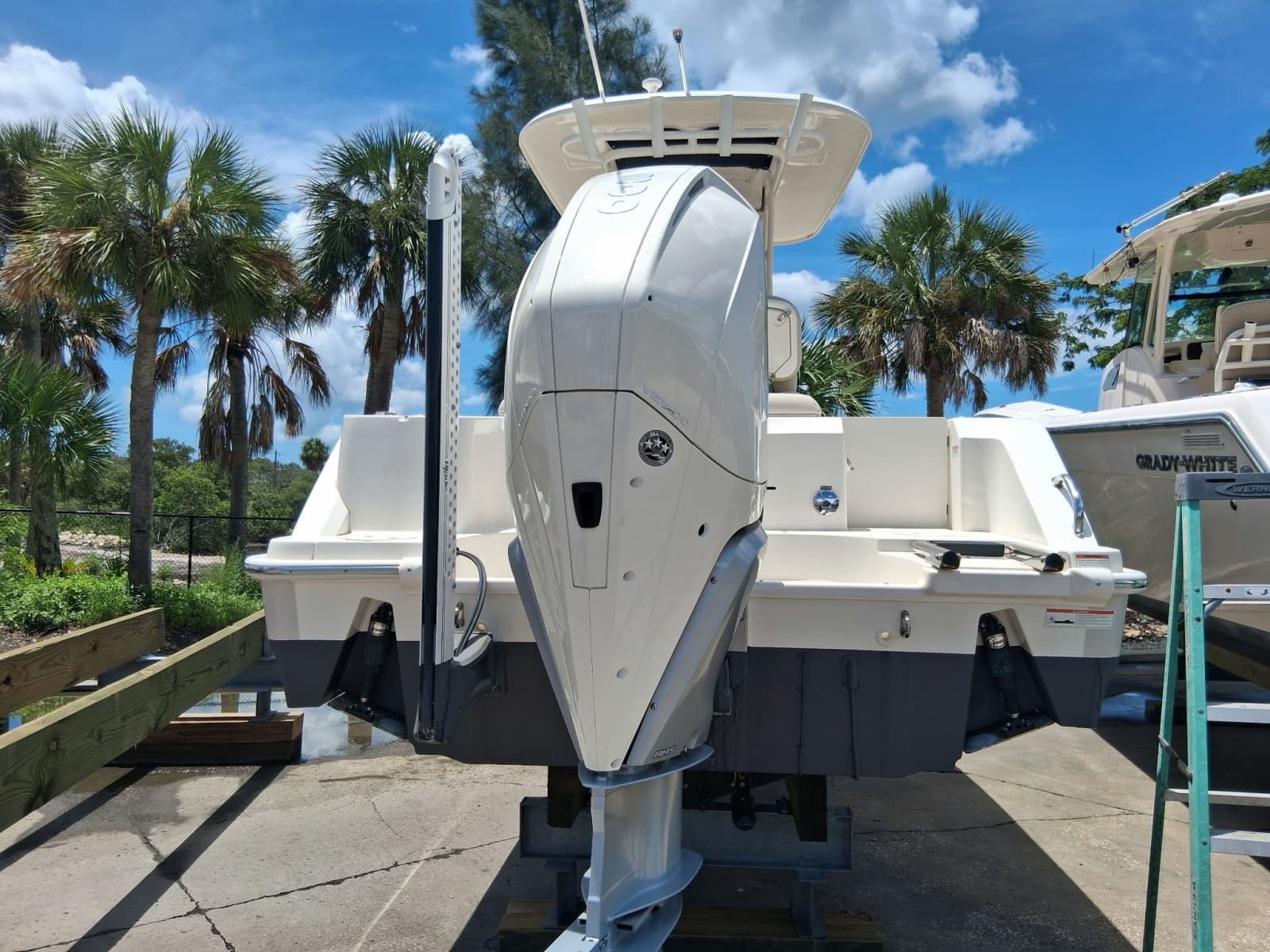 2022 Boston Whaler  - Photo 3