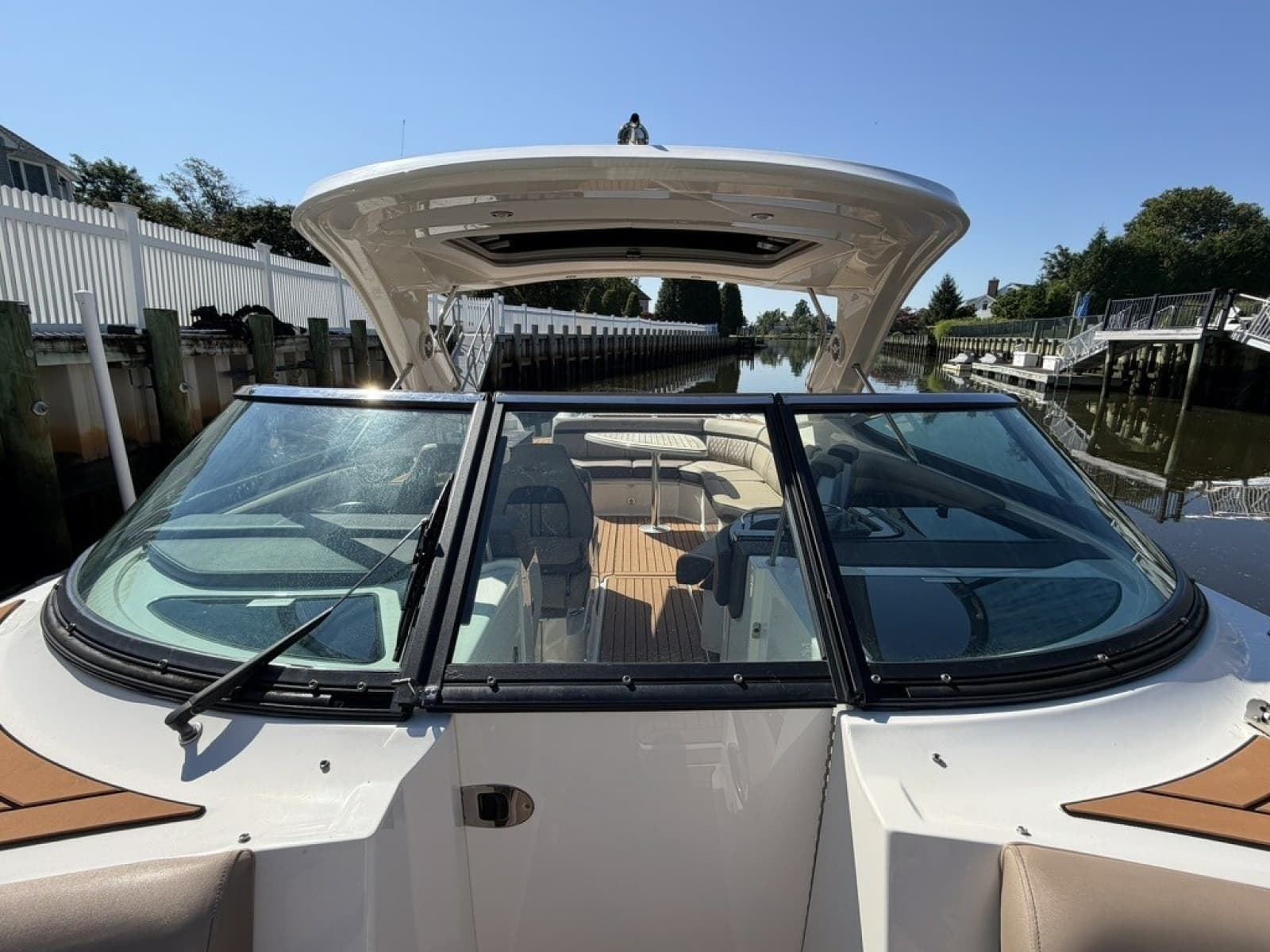 2017 Sea Ray SLX 350 - Photo 38
