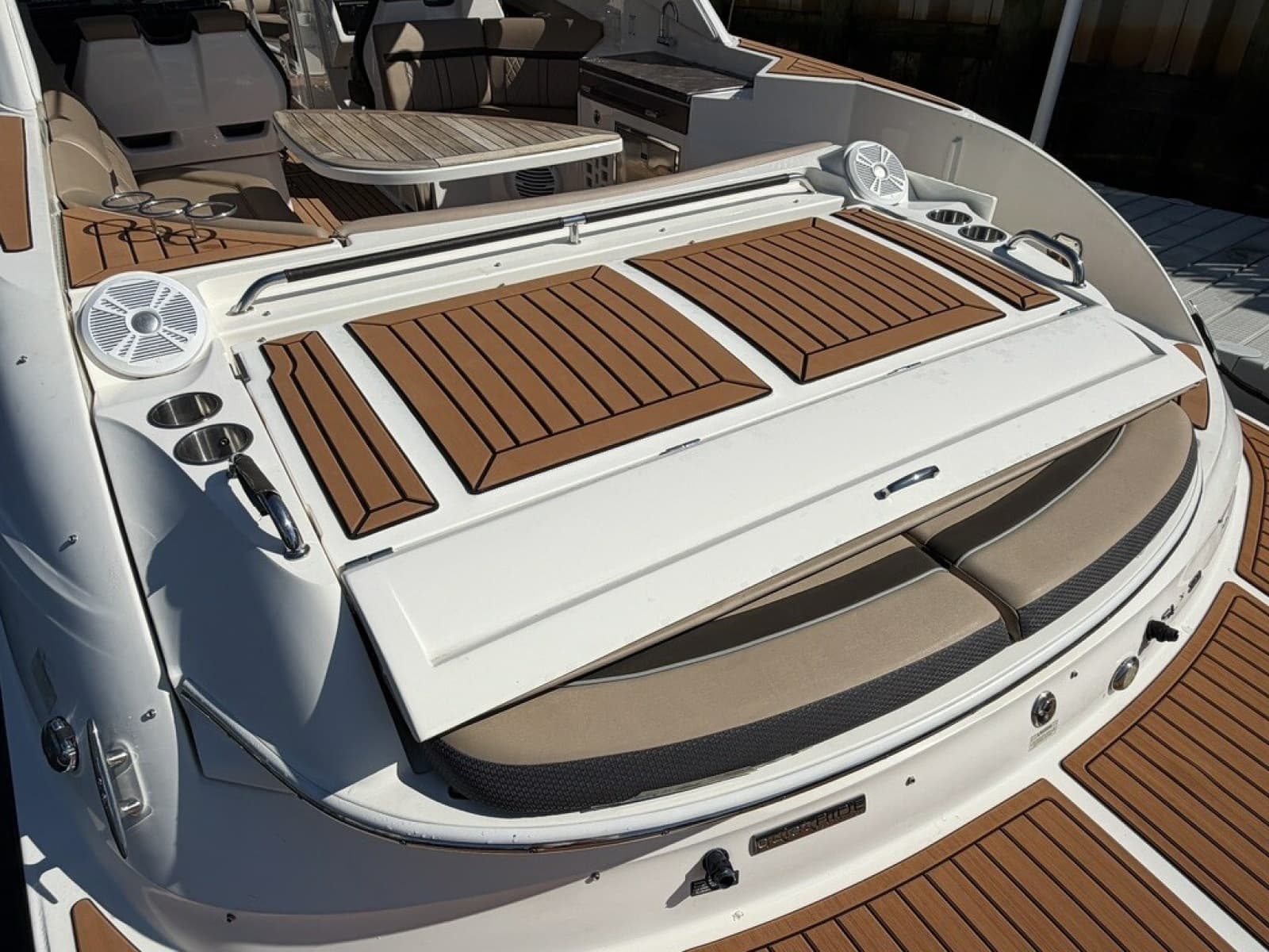 2017 Sea Ray SLX 350 - Photo 8