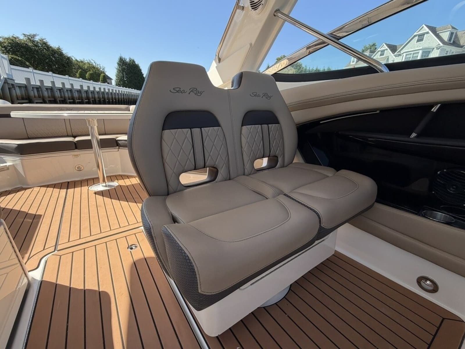 2017 Sea Ray SLX 350 - Photo 23