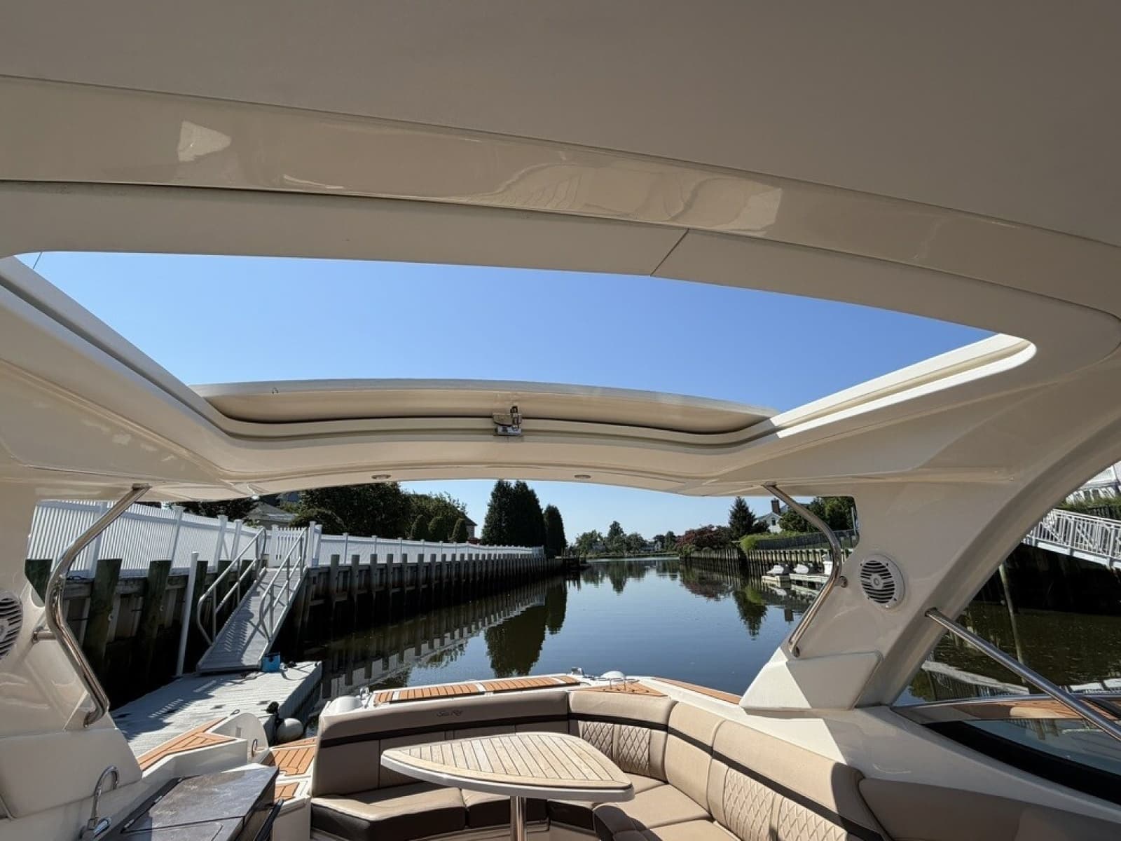 2017 Sea Ray SLX 350 - Photo 40