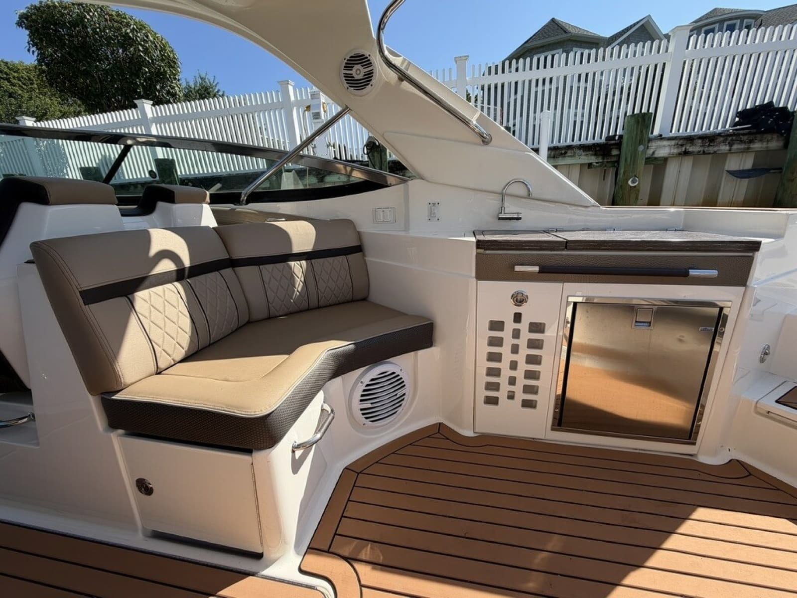2017 Sea Ray SLX 350 - Photo 18