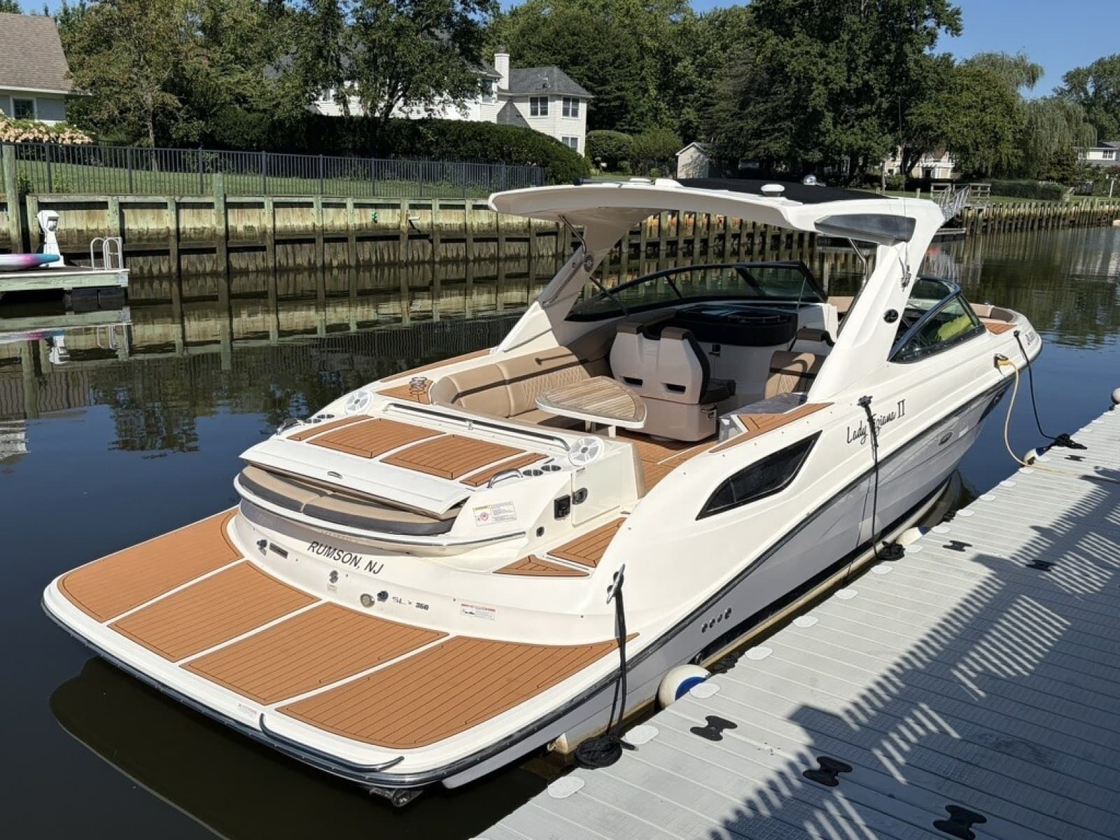 2017 Sea Ray SLX 350 - Photo 2