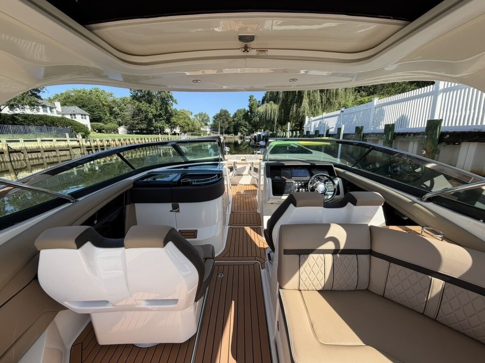 2017 Sea Ray SLX 350 - Photo 20