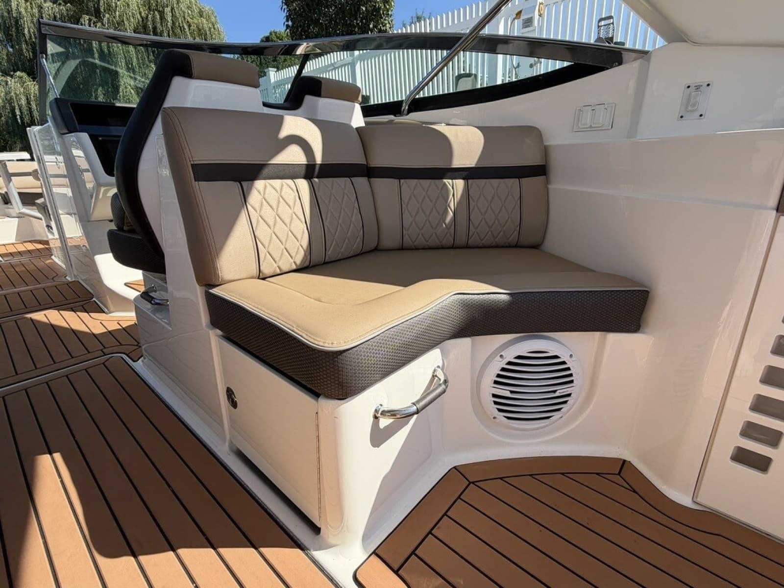 2017 Sea Ray SLX 350 - Photo 19