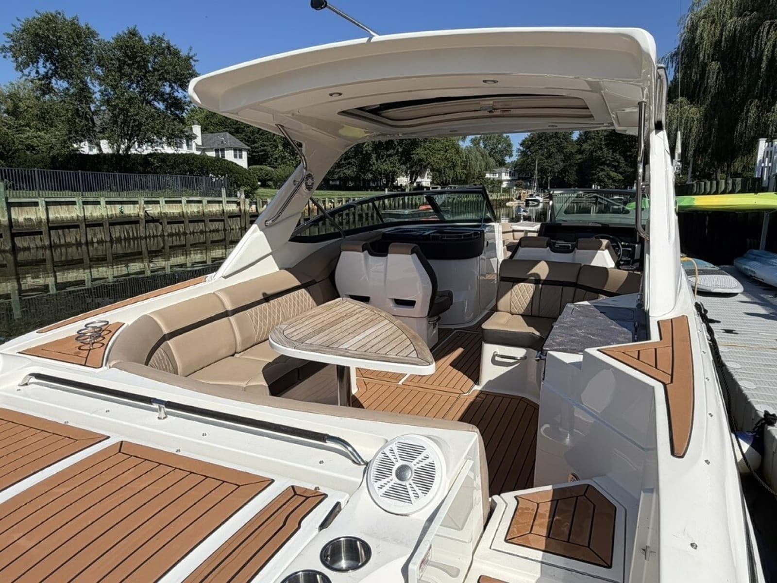2017 Sea Ray SLX 350 - Photo 11