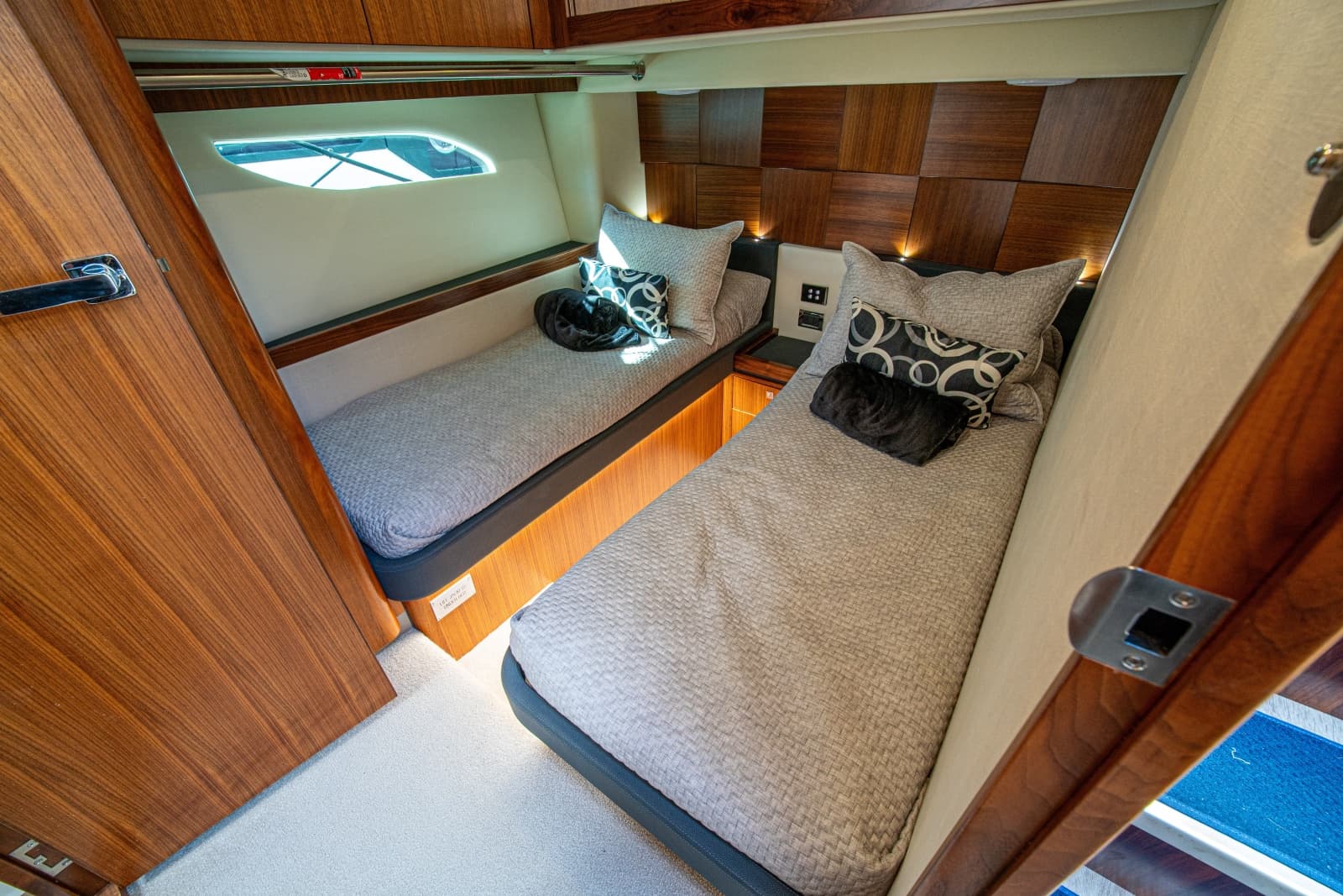 2015 Riviera 6000 Sport Yacht - Photo 41