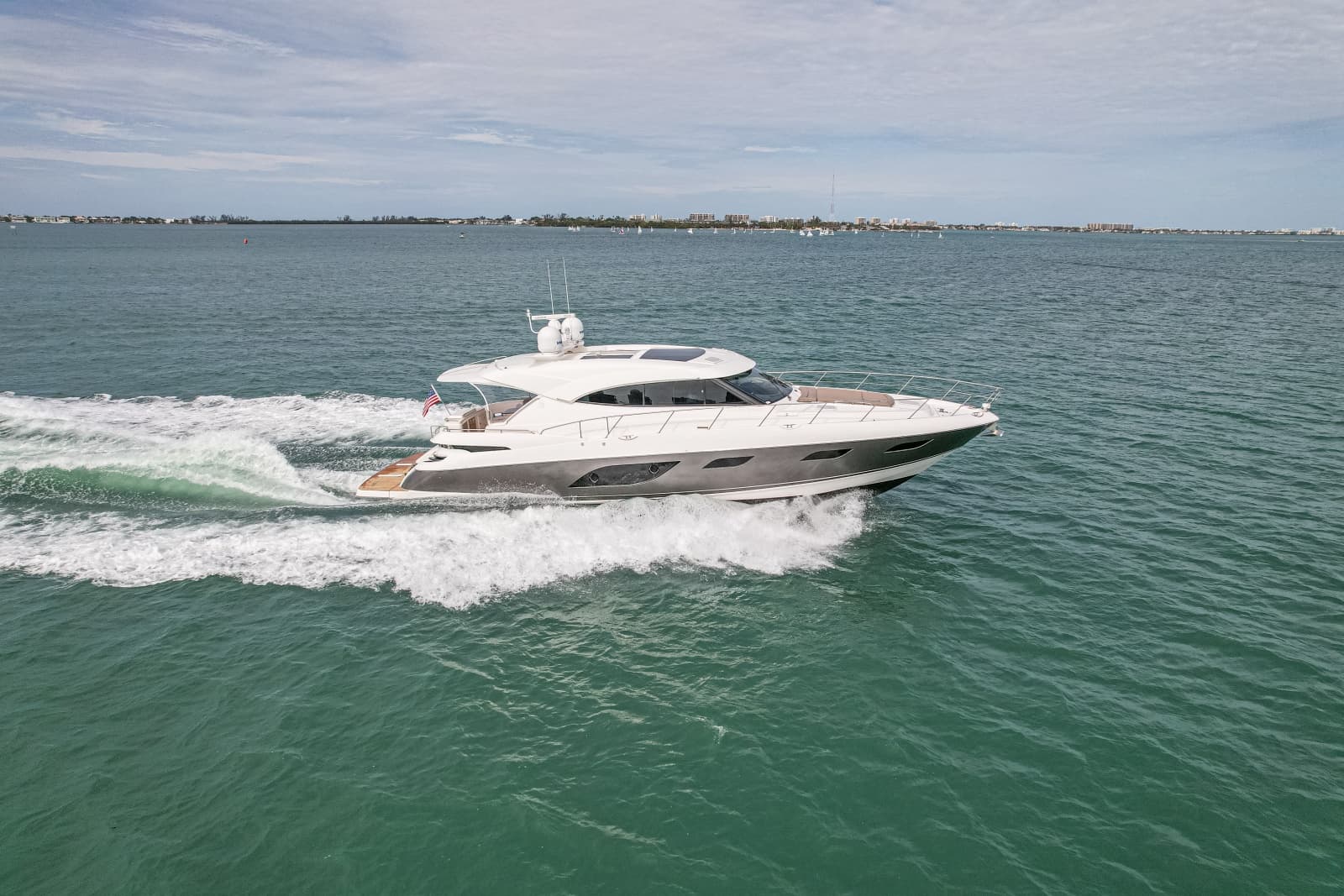 2015 Riviera 6000 Sport Yacht - Photo 18