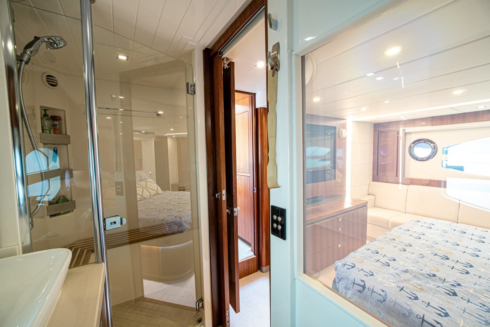 2015 Riviera 6000 Sport Yacht - Photo 54
