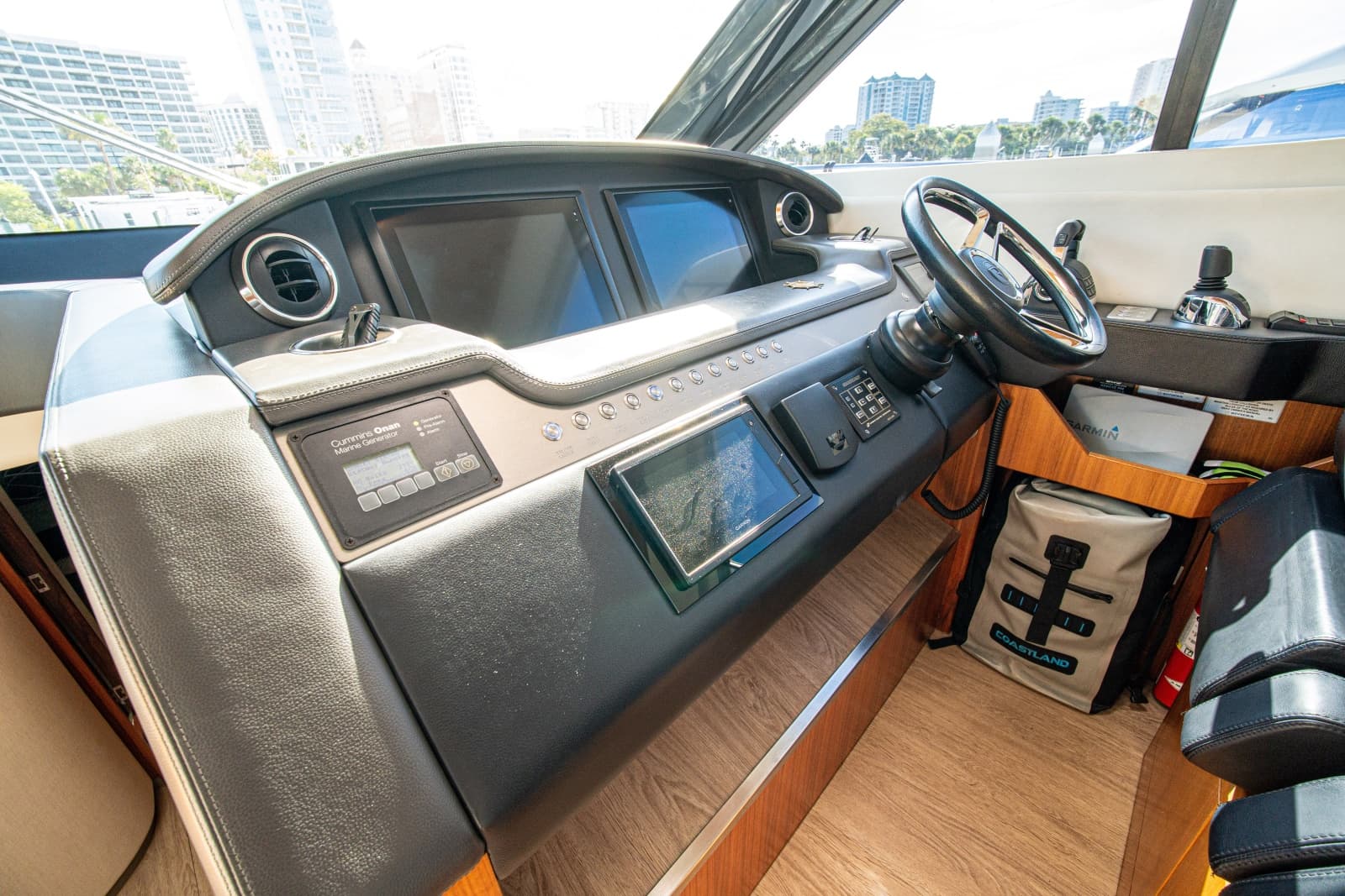 2015 Riviera 6000 Sport Yacht - Photo 37