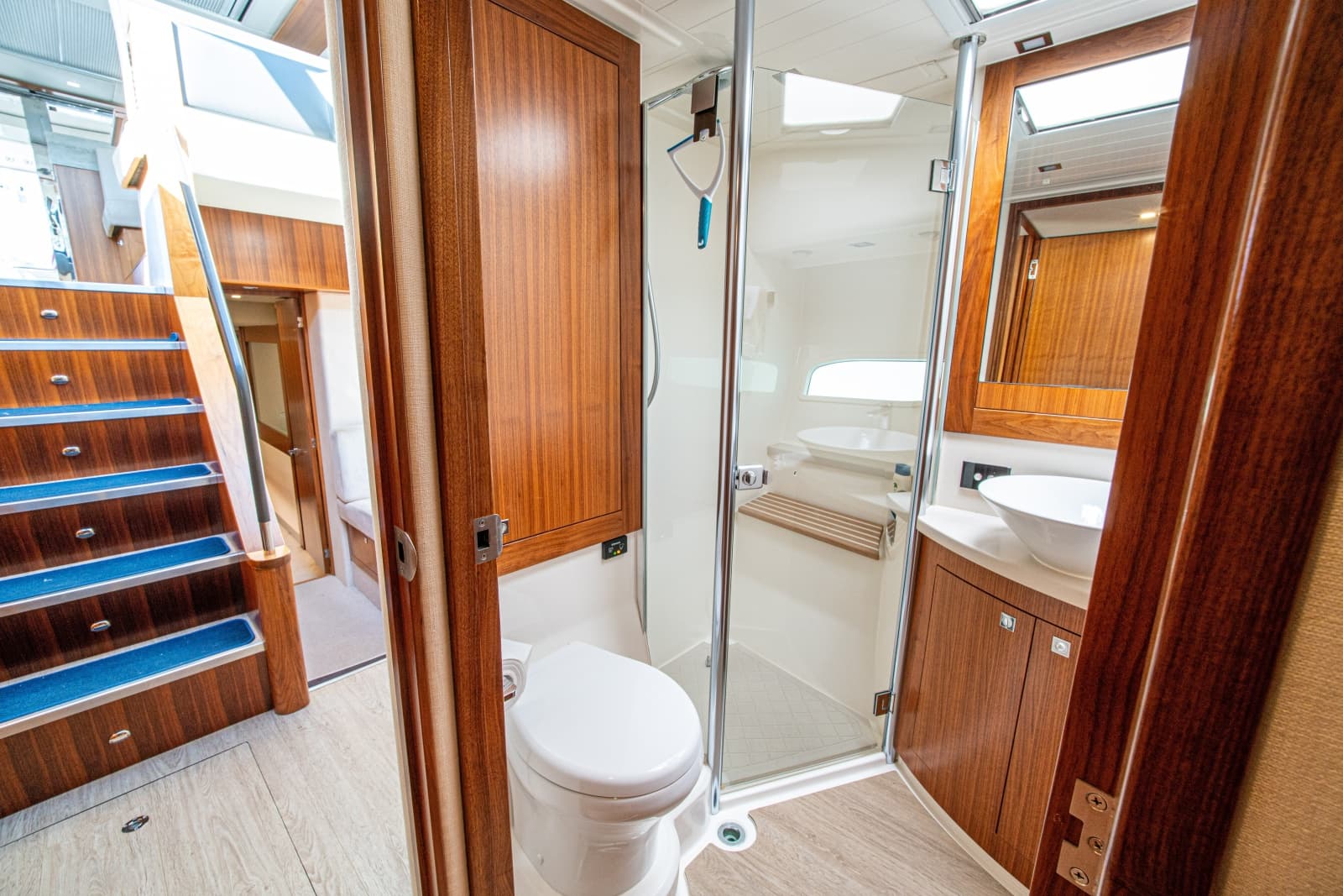 2015 Riviera 6000 Sport Yacht - Photo 58