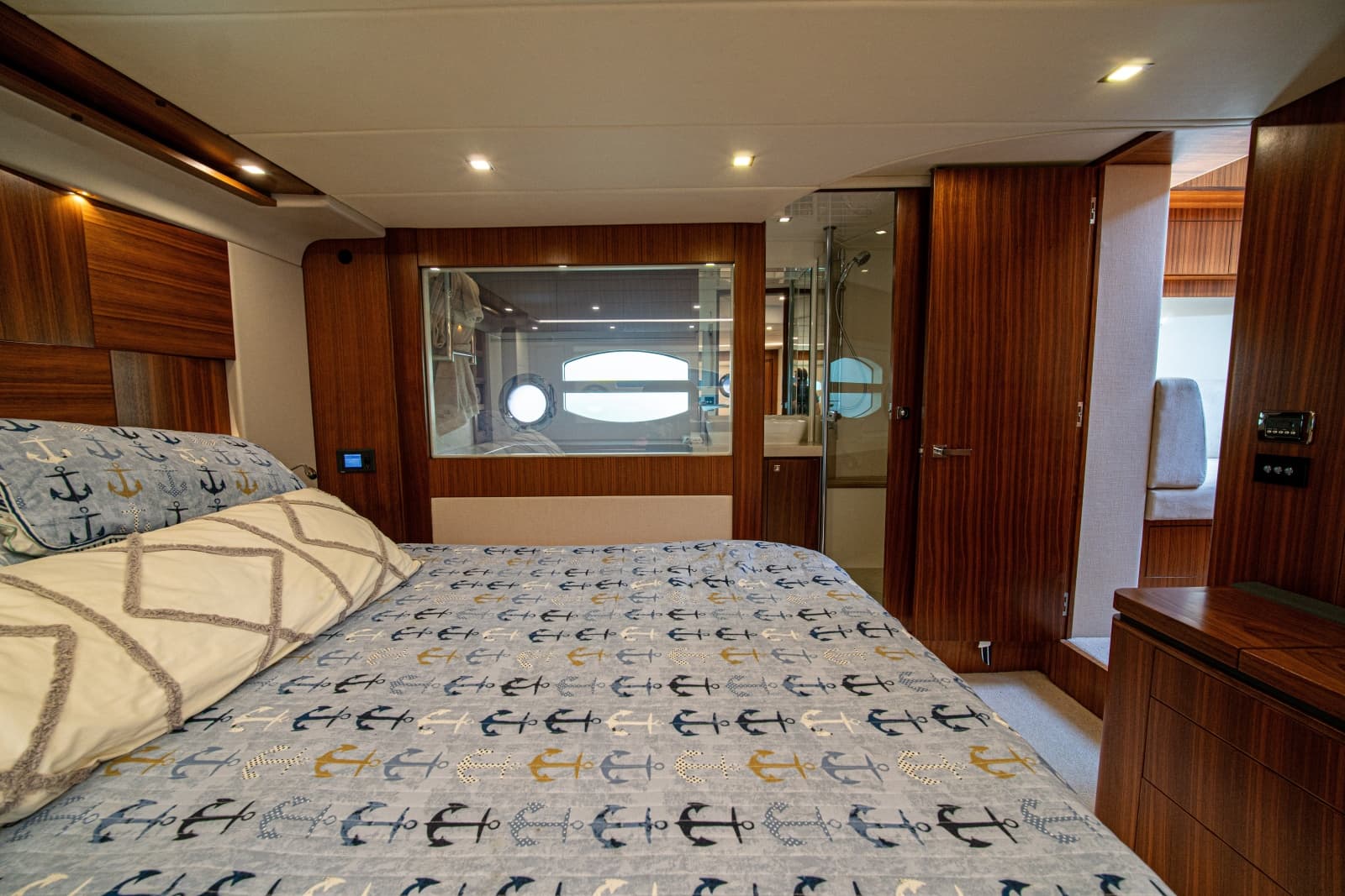 2015 Riviera 6000 Sport Yacht - Photo 52