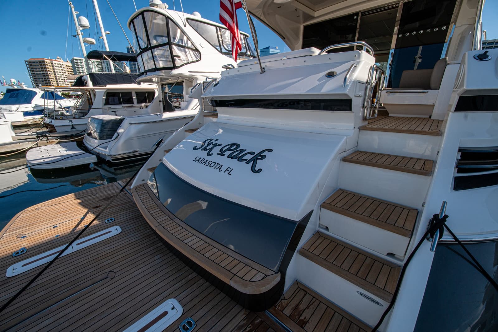 2015 Riviera 6000 Sport Yacht - Photo 22