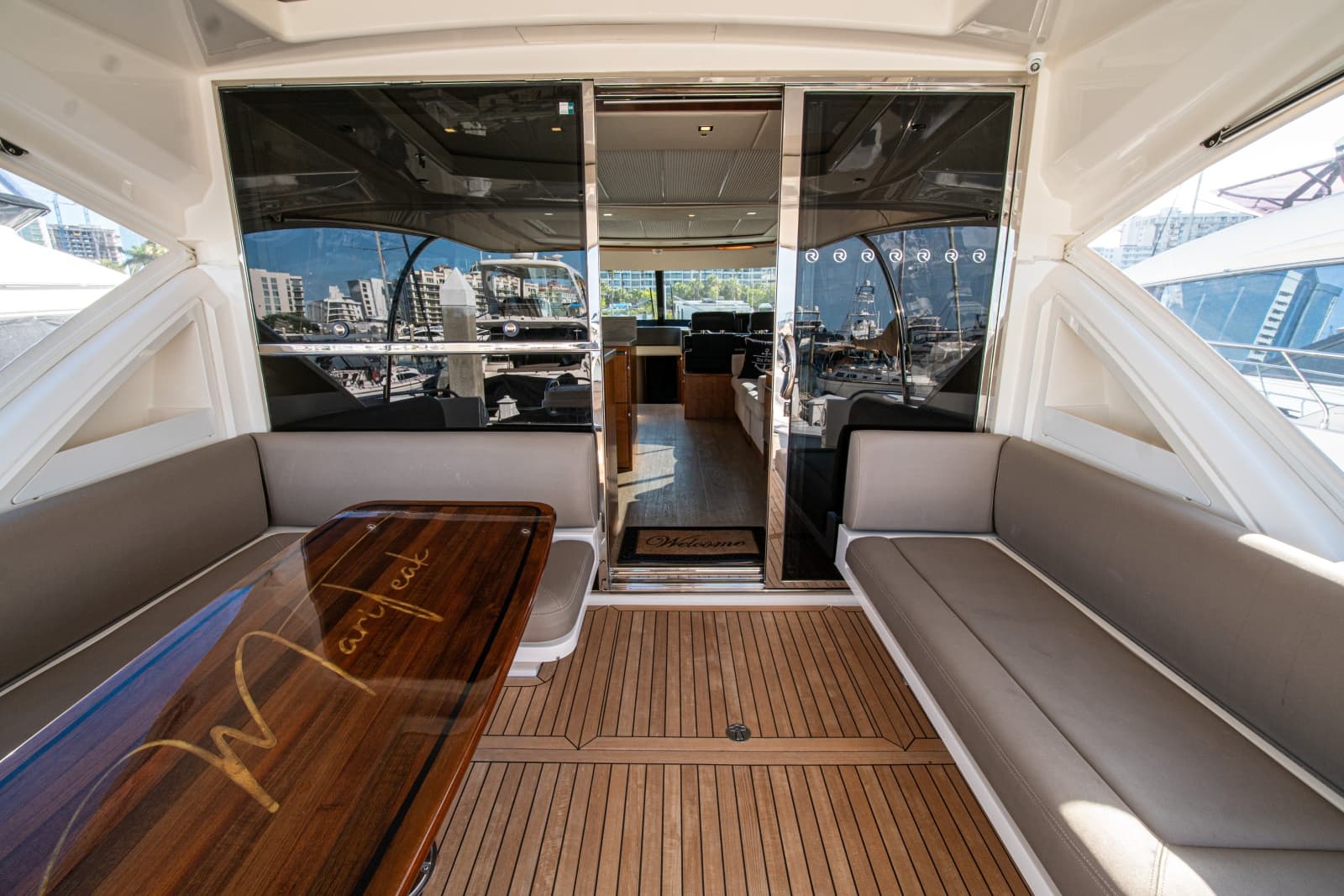 2015 Riviera 6000 Sport Yacht - Photo 27