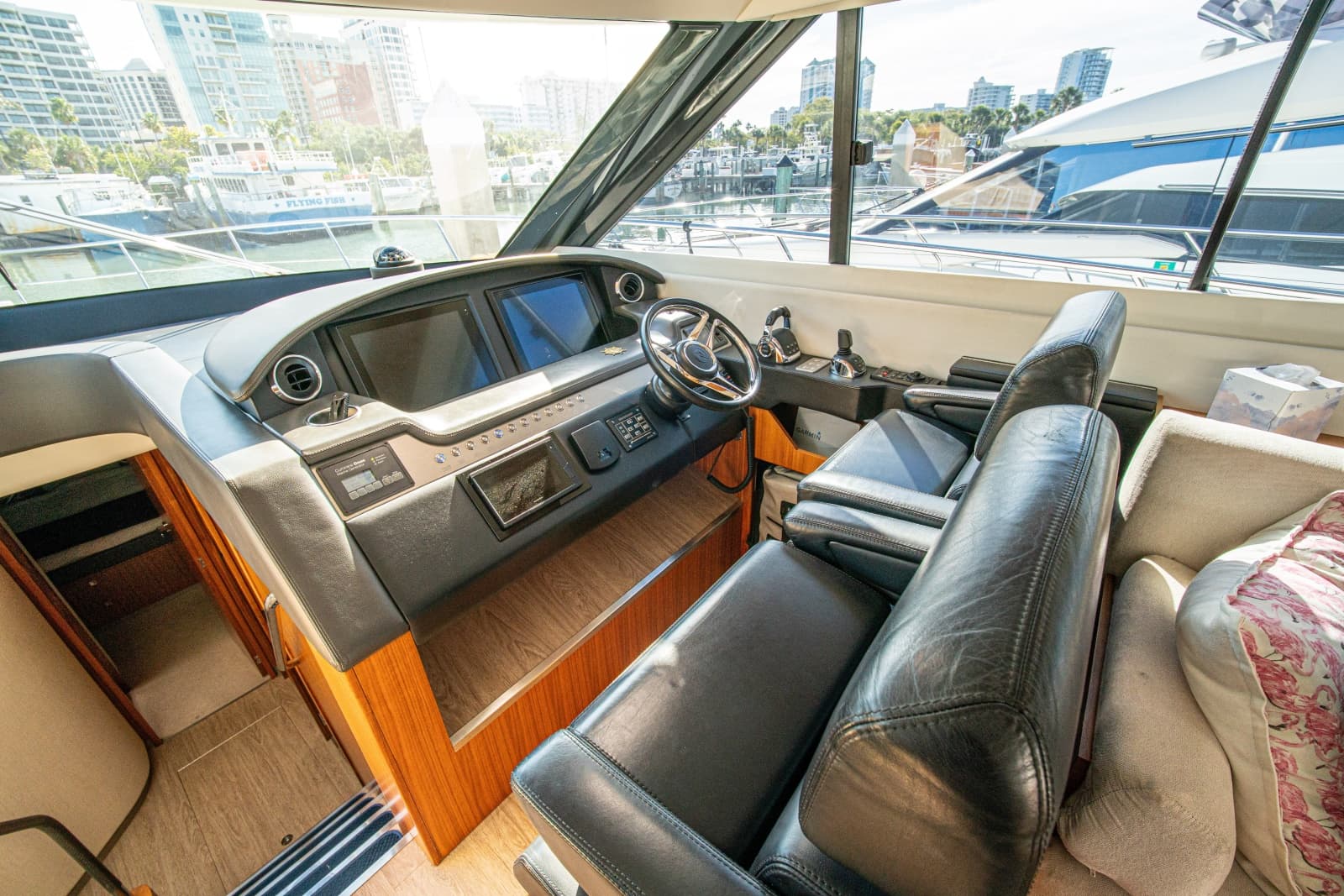 2015 Riviera 6000 Sport Yacht - Photo 34