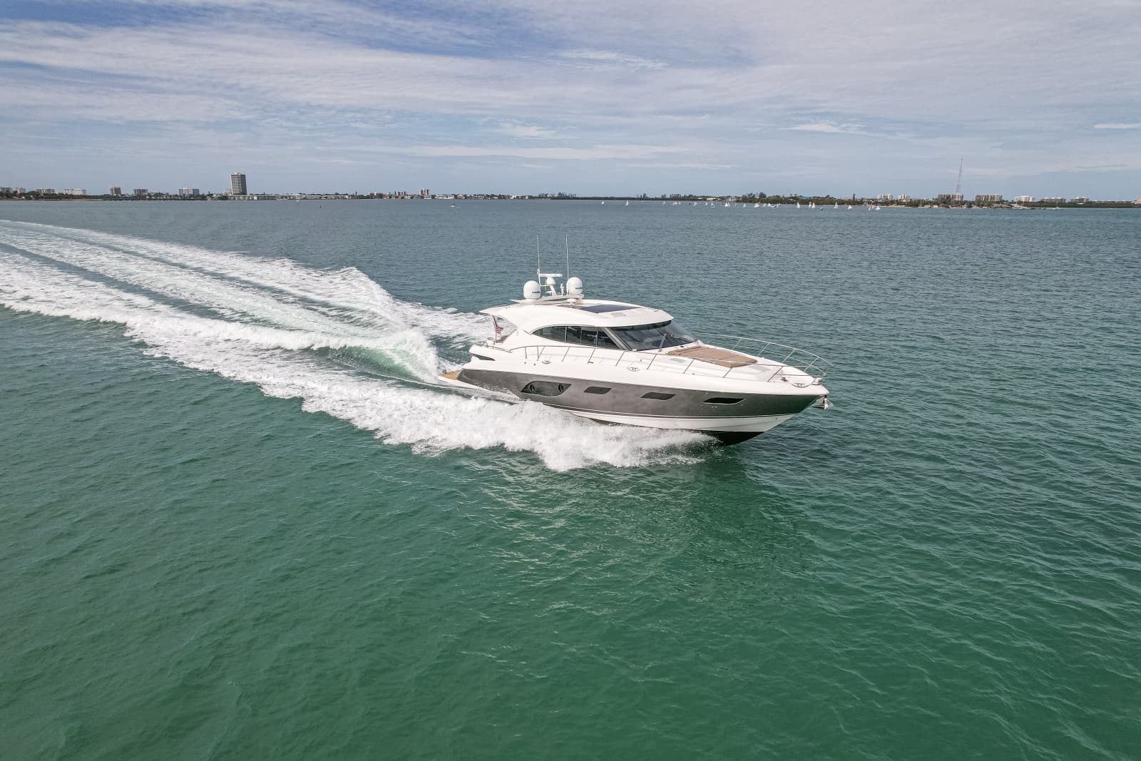 2015 Riviera 6000 Sport Yacht - Photo 20