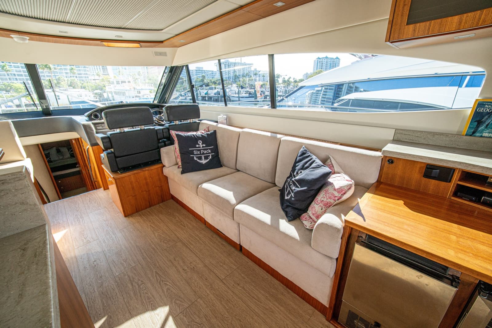 2015 Riviera 6000 Sport Yacht - Photo 30