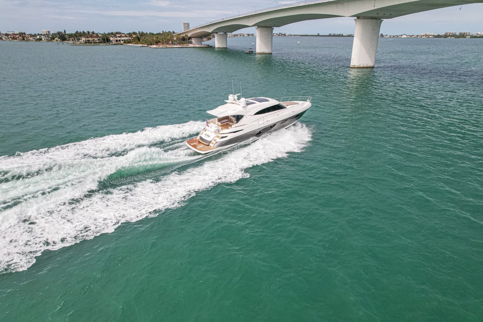 2015 Riviera 6000 Sport Yacht - Photo 14