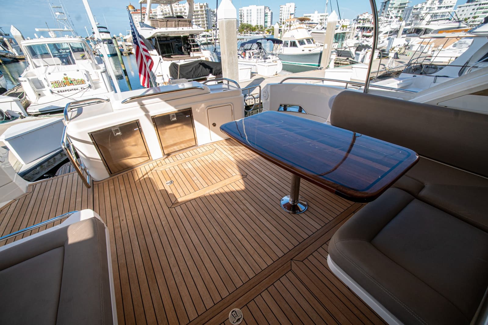 2015 Riviera 6000 Sport Yacht - Photo 25