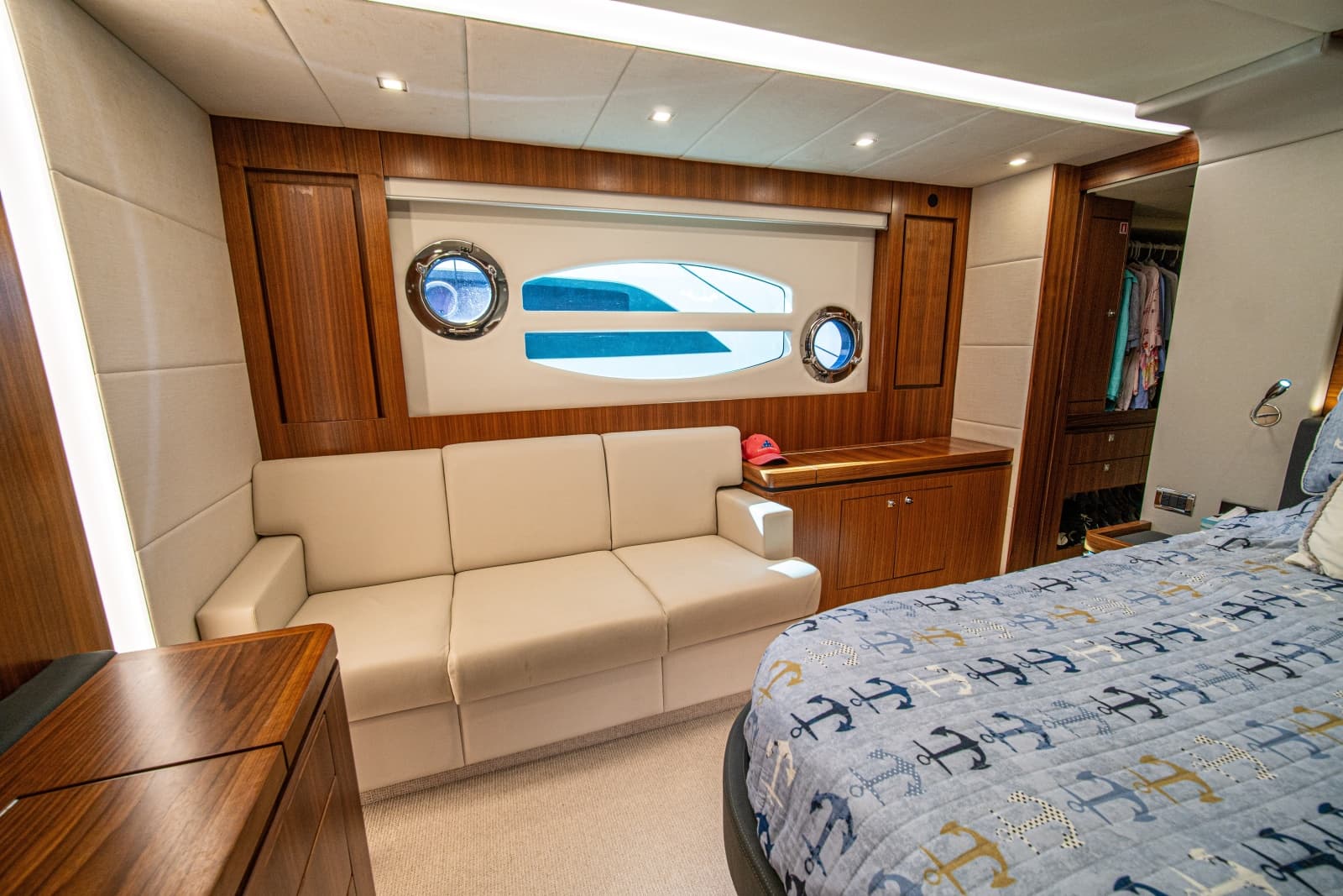2015 Riviera 6000 Sport Yacht - Photo 49