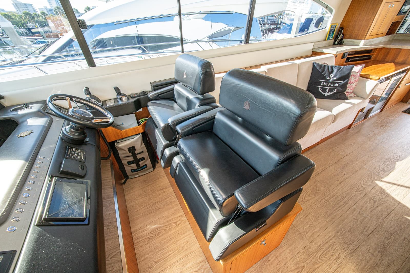 2015 Riviera 6000 Sport Yacht - Photo 36