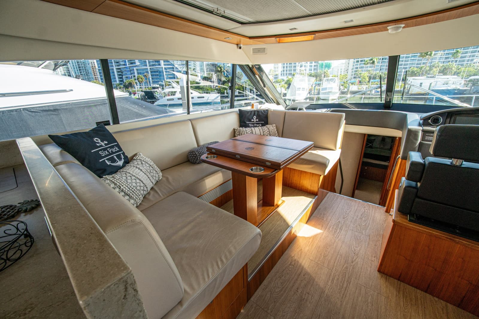 2015 Riviera 6000 Sport Yacht - Photo 31