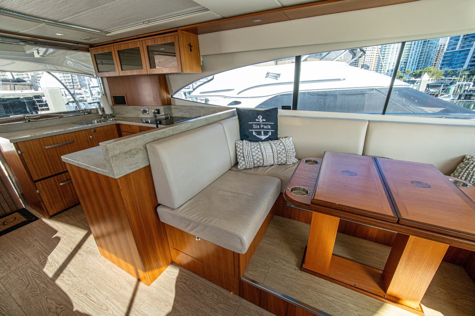 2015 Riviera 6000 Sport Yacht - Photo 32