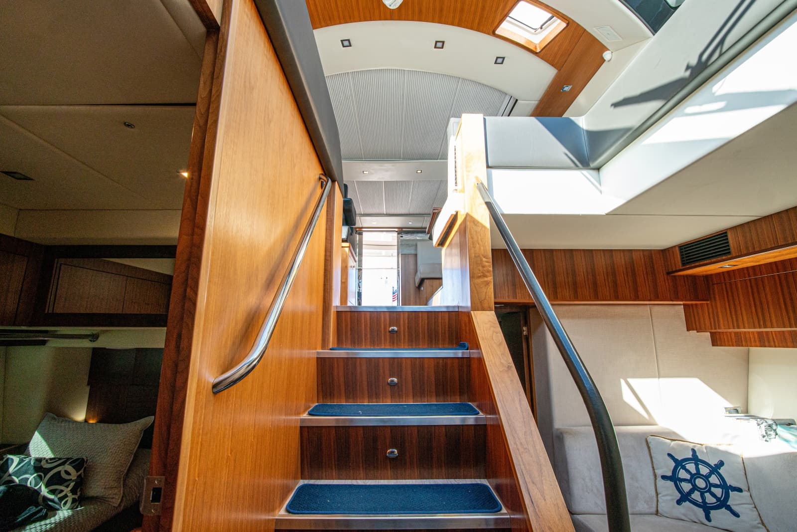 2015 Riviera 6000 Sport Yacht - Photo 40