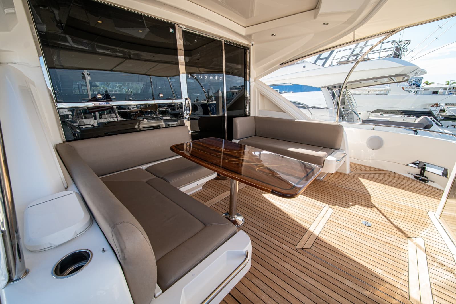 2015 Riviera 6000 Sport Yacht - Photo 67