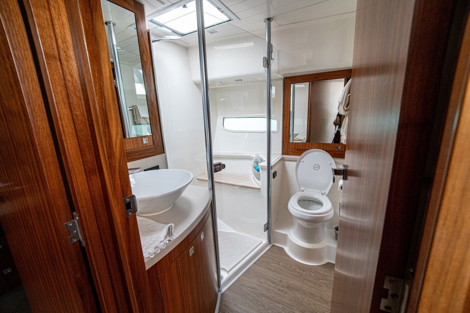 2015 Riviera 6000 Sport Yacht - Photo 42