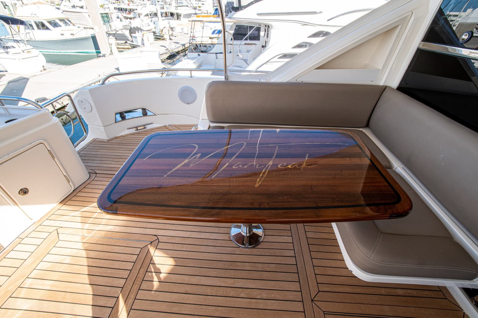 2015 Riviera 6000 Sport Yacht - Photo 24