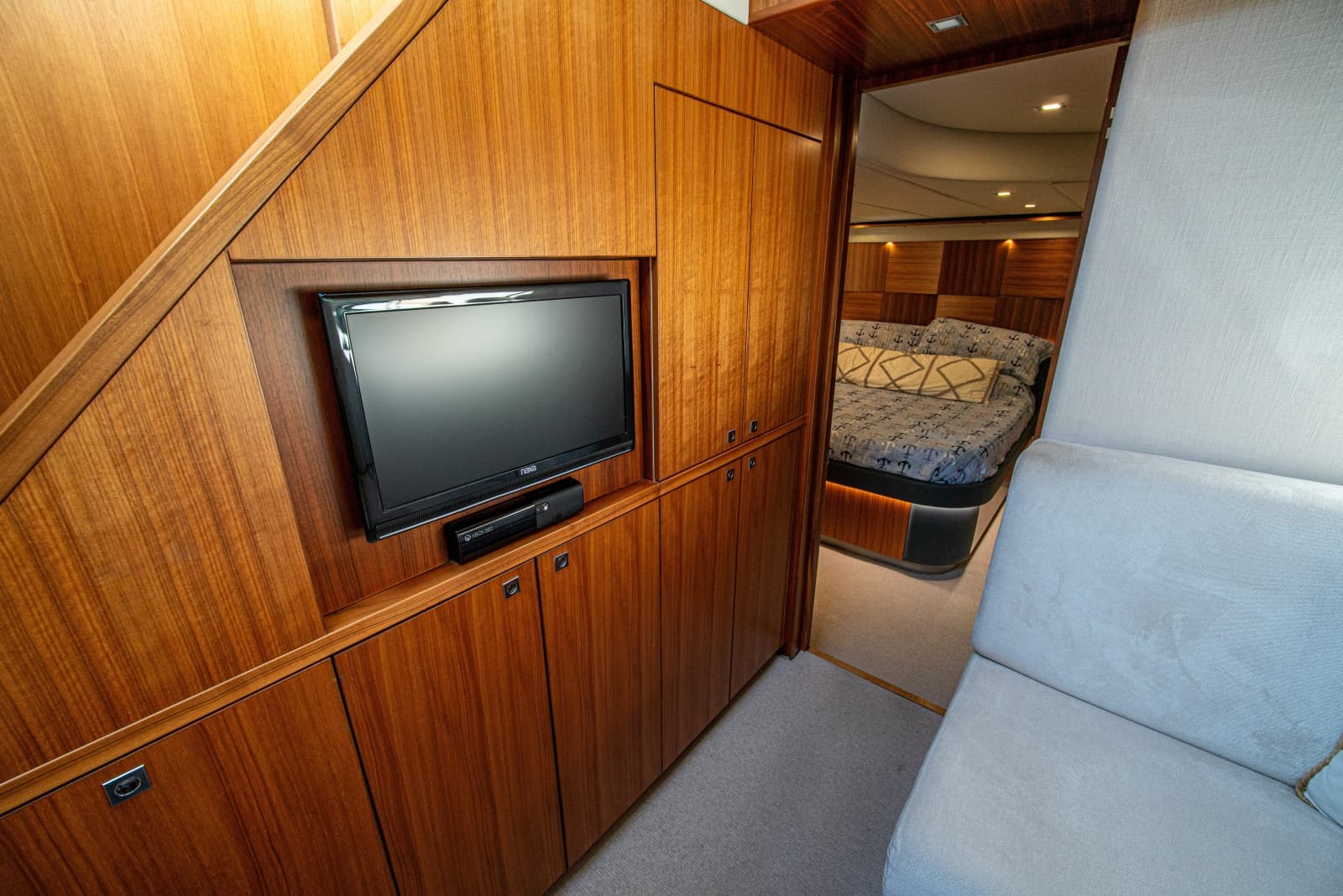 2015 Riviera 6000 Sport Yacht - Photo 47