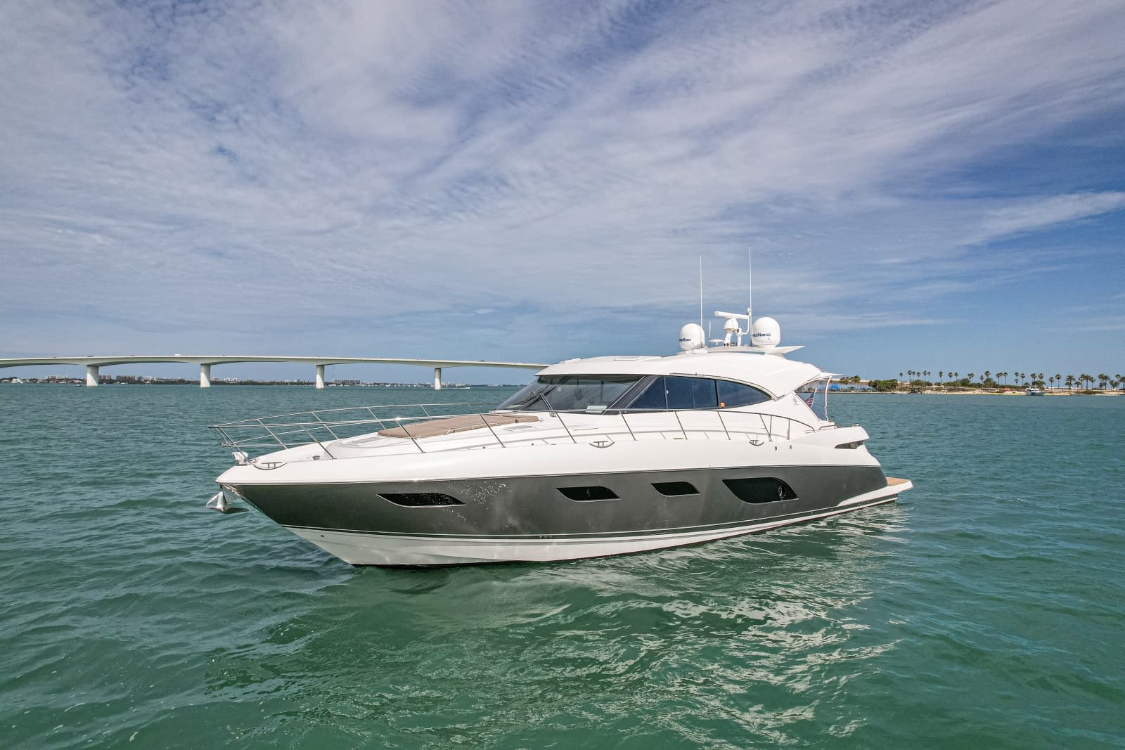 2015 Riviera 6000 Sport Yacht - Photo 3