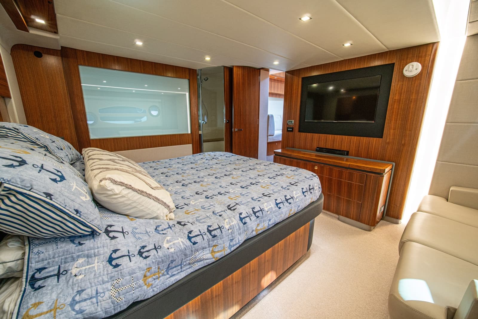 2015 Riviera 6000 Sport Yacht - Photo 51