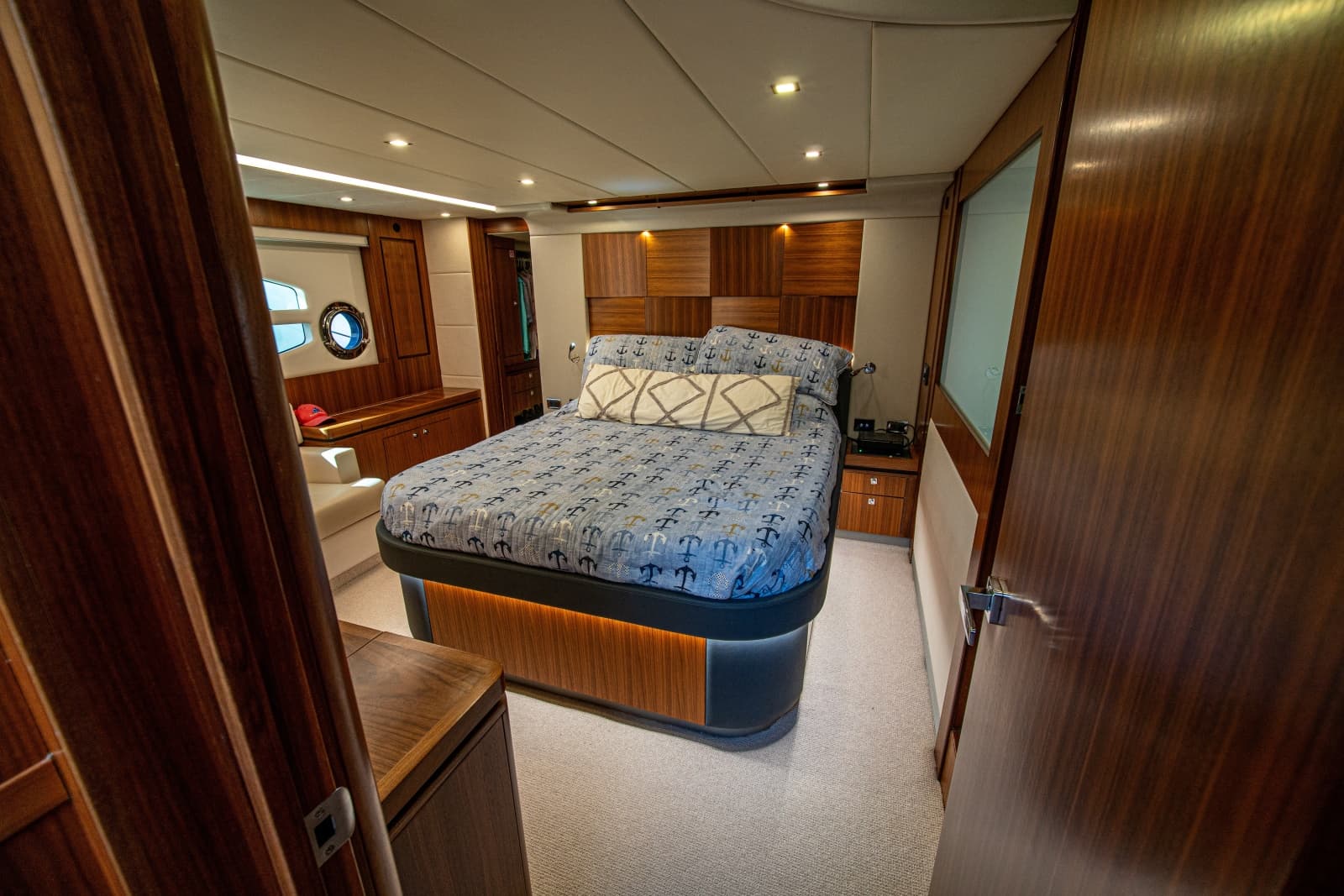 2015 Riviera 6000 Sport Yacht - Photo 48