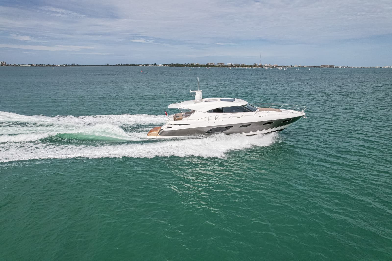 2015 Riviera 6000 Sport Yacht - Photo 17