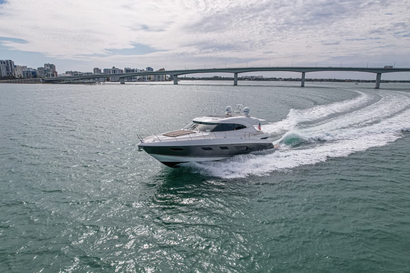 2015 Riviera 6000 Sport Yacht - Photo 16