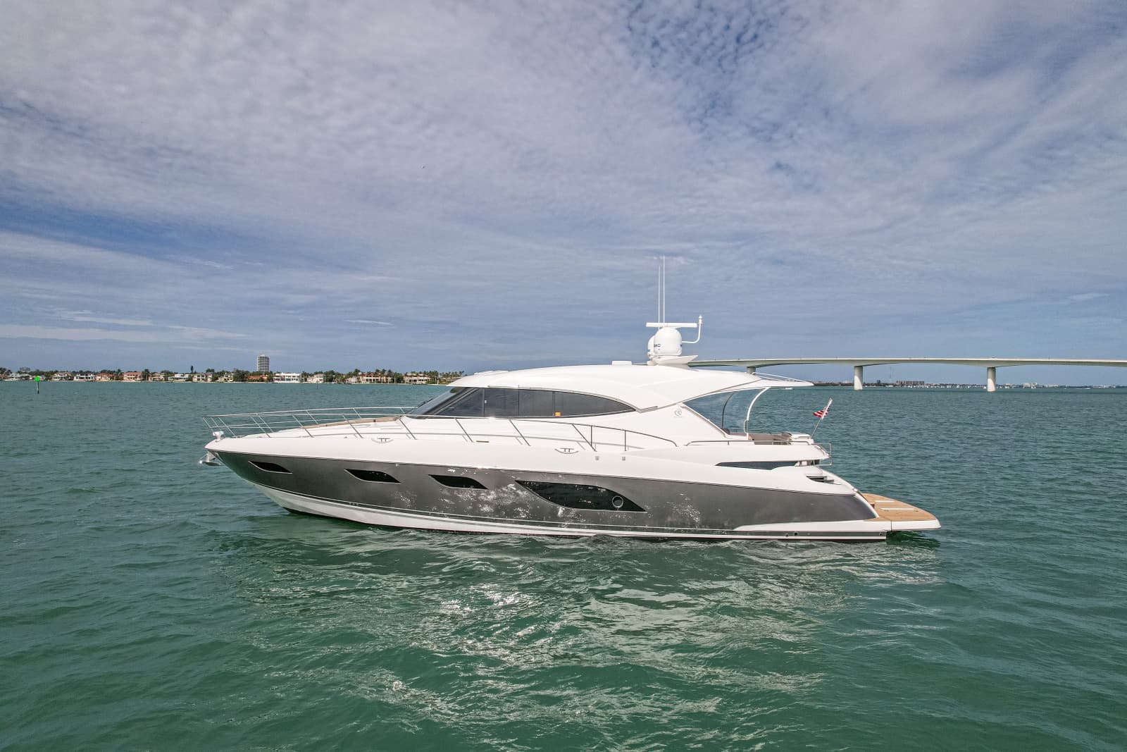 2015 Riviera 6000 Sport Yacht - Photo 2