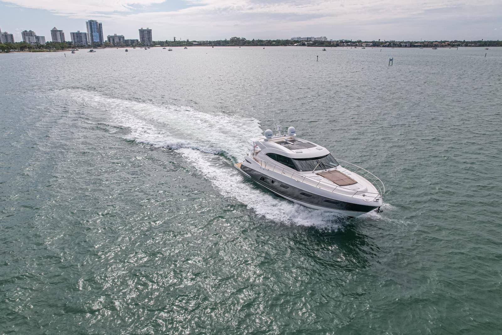 2015 Riviera 6000 Sport Yacht - Photo 12