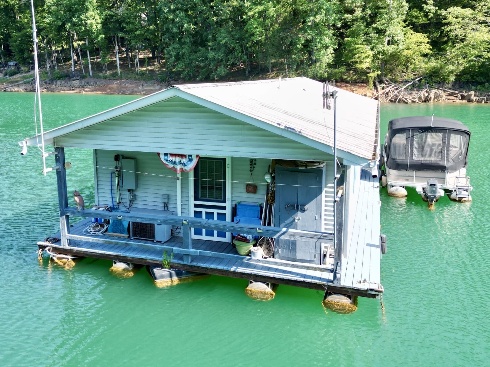1994 Custom 20 x 33 Floating Cabin - Approx 613sqft - Photo 7