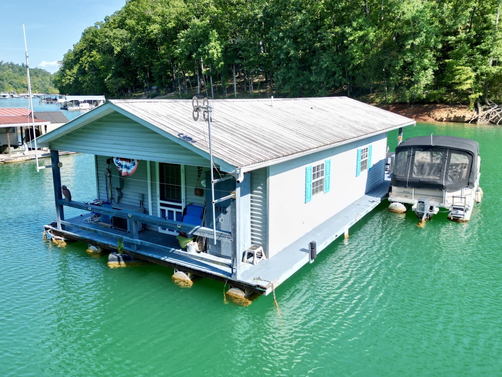 1994 Custom 20 x 33 Floating Cabin - Approx 613sqft - Photo 6